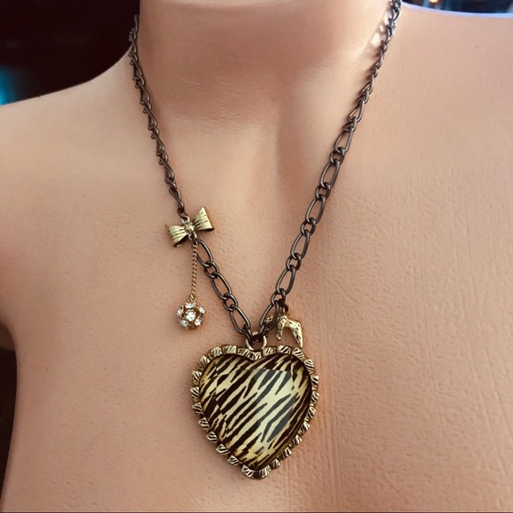 Betsey Johnson zebra heart necklace charm N19 - Picture 4 of 4